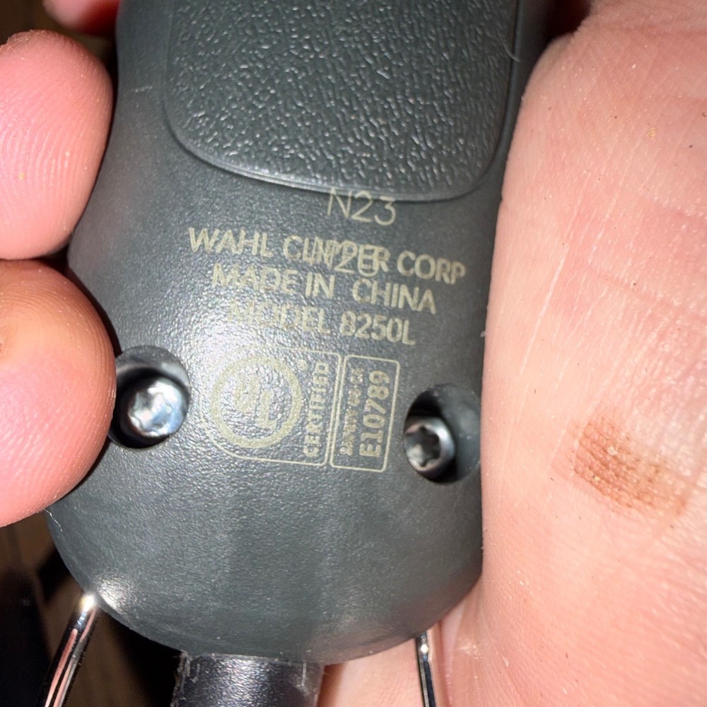 Wahl Max 60 Model 8250L Professional Hair Clippers with Andis 5/8 HT 16mm Blade - Picture 5 of 7